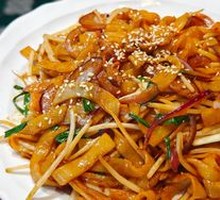 Dry-Fried Beef Rice Noodles