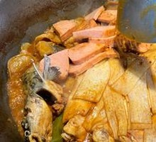 Stewed Pork Ribs in Iron Pot
