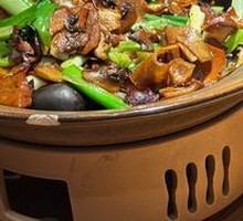 Stir-fried King Oyster Mushrooms with Black Trumpet