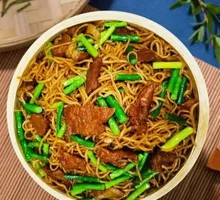 Garlic Shoot Braised Pork Noodles
