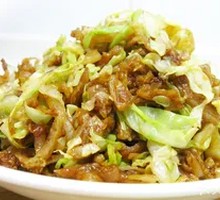 Shredded cabbage with pork stir-fried in pancakes