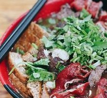 Braised Pork and Steamed Bun