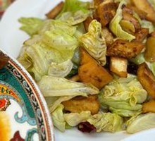 Crispy Flatbread Stir-Fried Cabbage