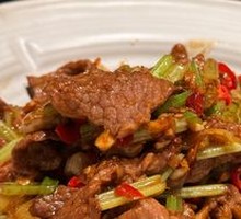 18-Second Stir-Fried Beef with Green Peppers