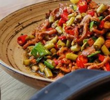 Sour Pickled Beans with Chicken Gizzard