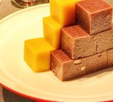 Red Bean Cold Cake with Pea Yellow Platter