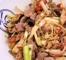 Sautéed Beef and Pig Stomach Noodles with Ox Tongue