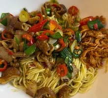 Stewed Pork Shank with Intestines Noodles