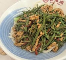 Braised Lentils with Shredded Pork Noodles