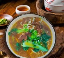 Sauce-Flavored Beef Noodles