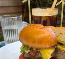 Handmade Spicy麻 Beef Burger