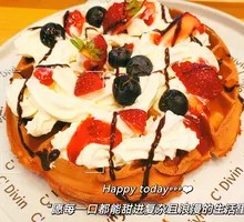 Creamy Fruit Waffle