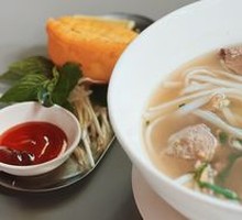 Vietnamese Train Station Bahn