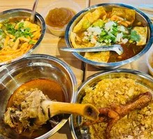 Braised Pig's Feet with Crispy Skin