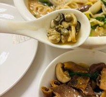 Red Mushroom Seafood Noodles