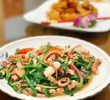 Squid stir-fried with chives