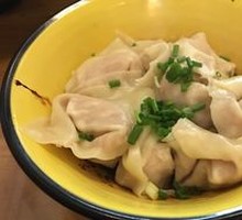 Spicy Dry Noodles with Dumplings
