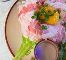 Fresh Beef Salad with Spicy Sauce