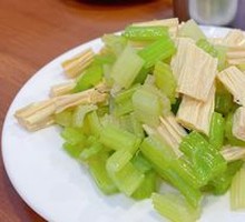 Celery with Yellow Skin Tofu Shreds