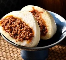 Sauced Pork Cubes Bun