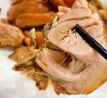 Braised Pork Elbow in Old Soup Sauce