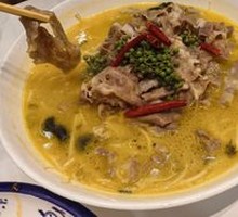 Beef with Golden Needle Mushrooms in Sour Soup