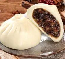 Handmade Pork Bun with Sauce