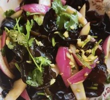 Shredded Onion with Black Fungus Salad