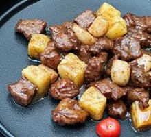 Black Pepper Pineapple Beef Cubes