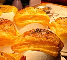 Crispy Pastry Mushroom Soup