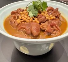 Stewed Pig Trotters with Soybeans