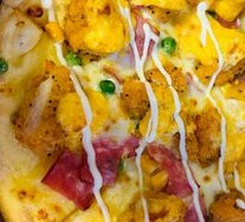 Golden Salted Egg Yolk Chicken Pizza