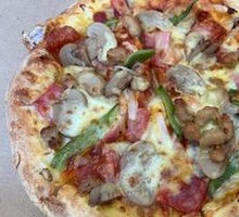 Premium Deluxe Pizza