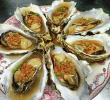 Garlic Steamed Oysters with Rice Noodles