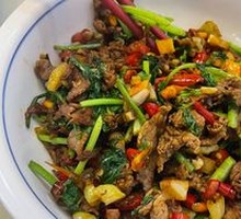 Stir-Fried Beef with Yellow Onion