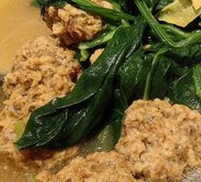 Sautéed Spinach and Minced Pork Balls