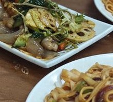 Tomato and Egg Stir-Fried Knife-Cut Noodles