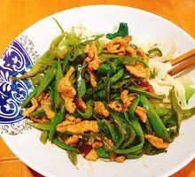 Braised Lentils with Shredded Pork Noodles