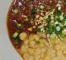 Spicy Pork Sauce Noodles with Peas