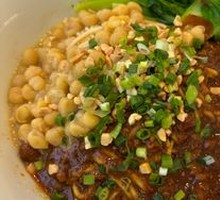 Spicy Pork Sauce Noodles with Peas