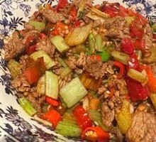 Stir-Fried Yellow Beef Noodles