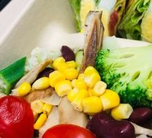 Green Veggie Roll Box