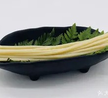 Yellow Beef Tendon Noodles