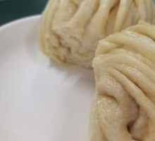 Flower-shaped steamed bun