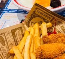 Golden Chicken Wings with Fries