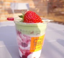 Strawberry Matcha Cream Top
