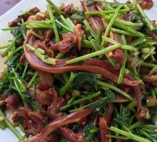 Stir-fried Donkey Meat with Mustard Greens