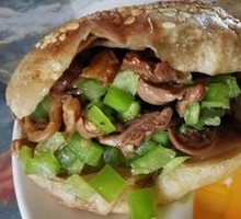 Braised flatbread with donkey intestine