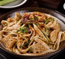 Beef tendon noodles