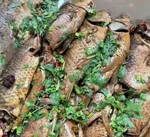 Stewed Crucian Carp in Iron Pot